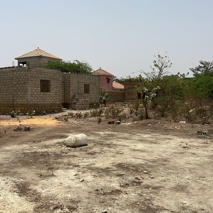 Terrain 300 mètres carrés à Nguékhokh 4