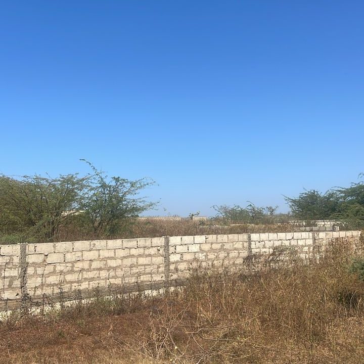 Terrain 300 mètres carrés à Ndayane 2