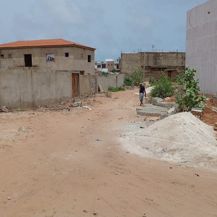 terrain de 280 m2 à Saly diambar 02