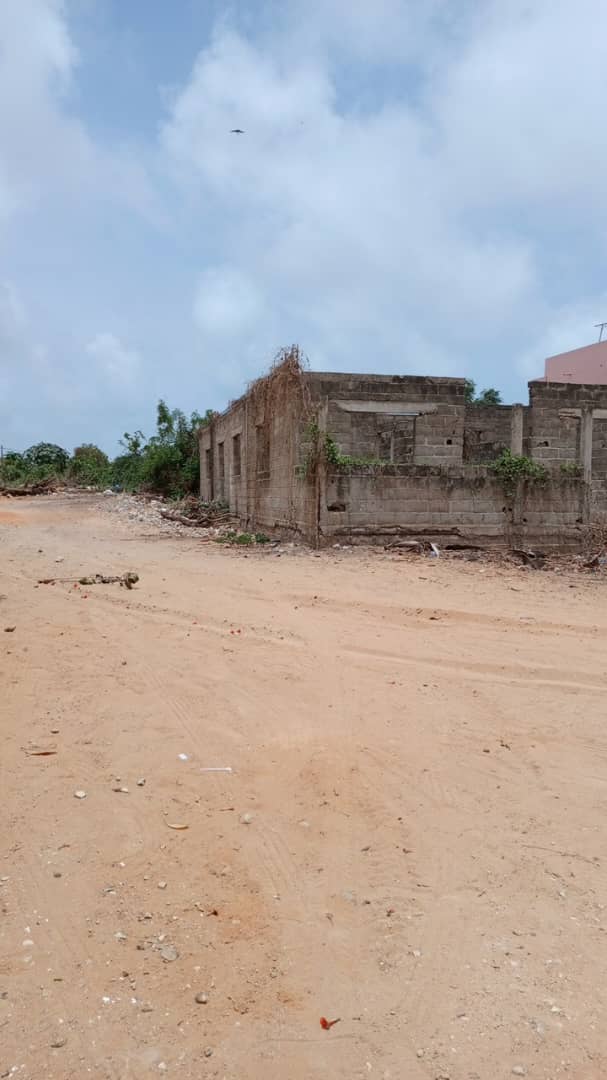 Terrain de 400 mètre carrés à vendre à Saly Sénégal