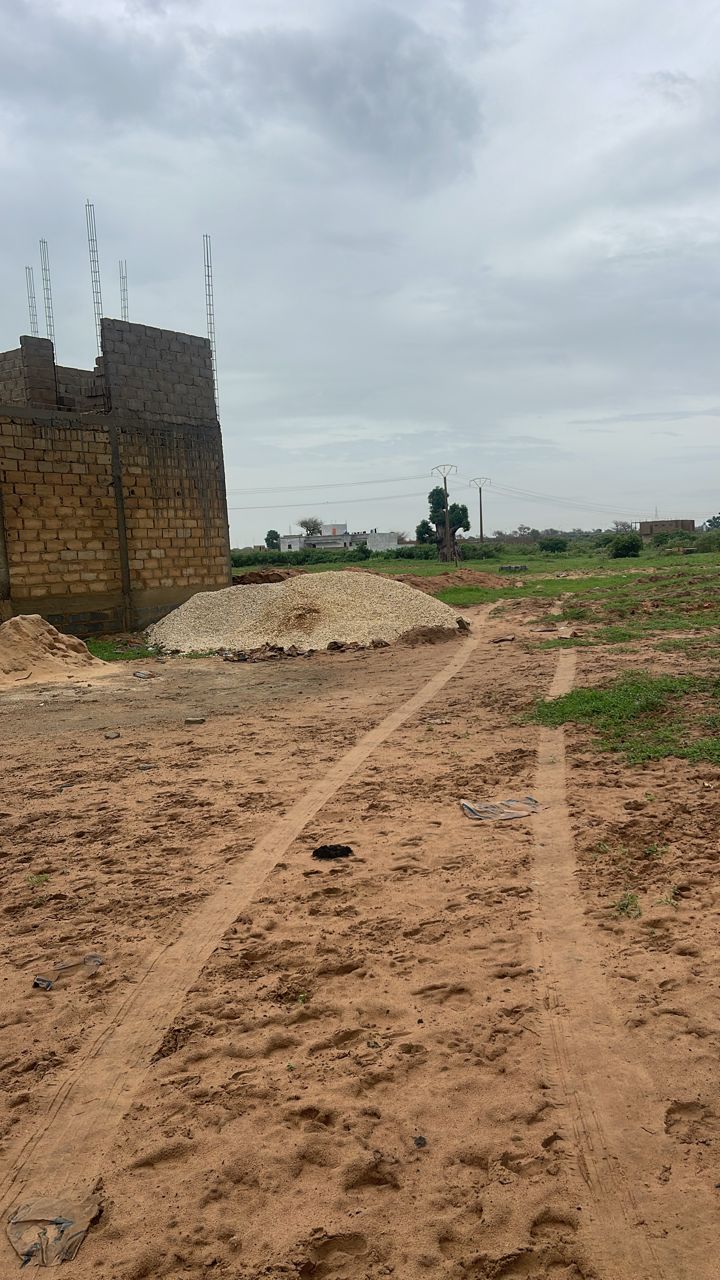 Terrain de 300 mètres carrés à vendre à Malicounda Sénégal