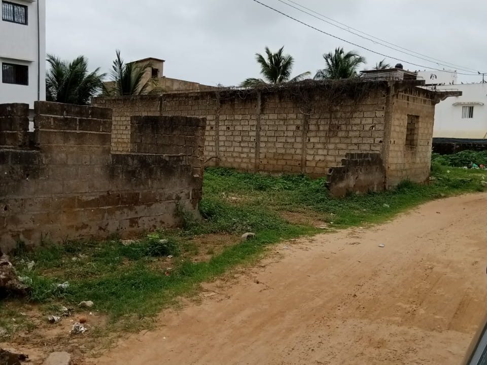 terrain de 300m2 à Saly 03