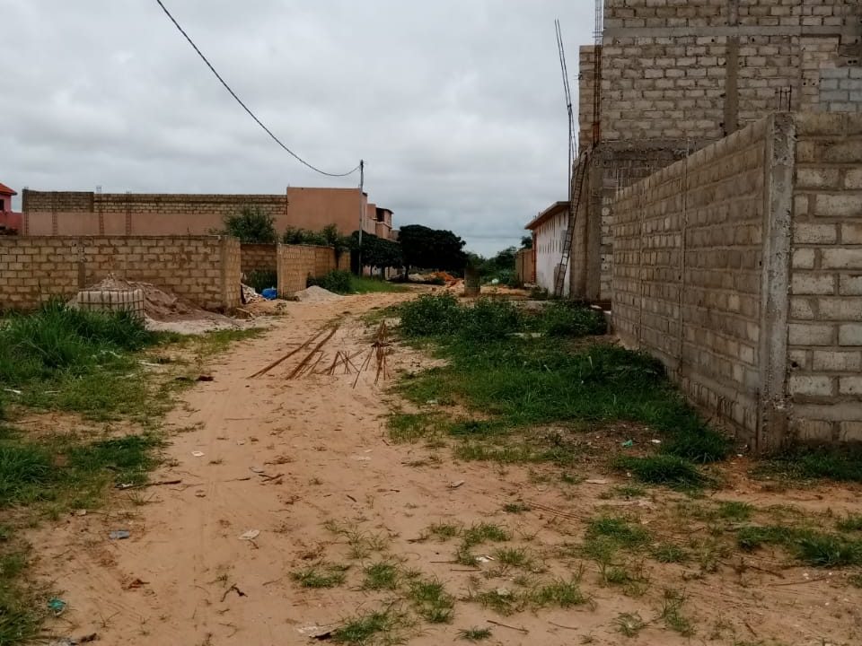 terrain de 300m2 à saly veli 01