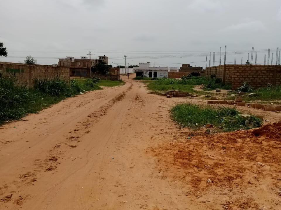 terrain de 500m2 à mbour 01