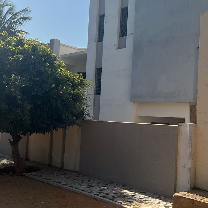 villa de 1300m2 à vendre à mbour 02