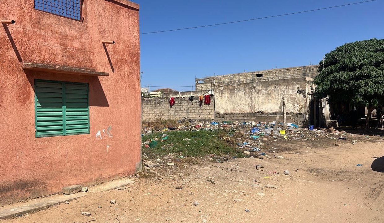 Terrain de 320m2 à mbour 04