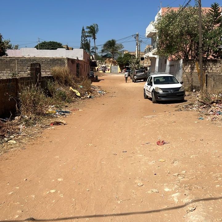 terrain de 600m2 à mbour 04