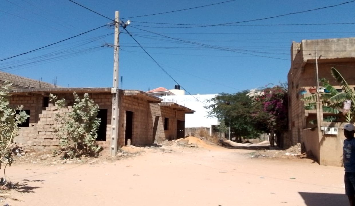 Terrain 300m2 à saly 02