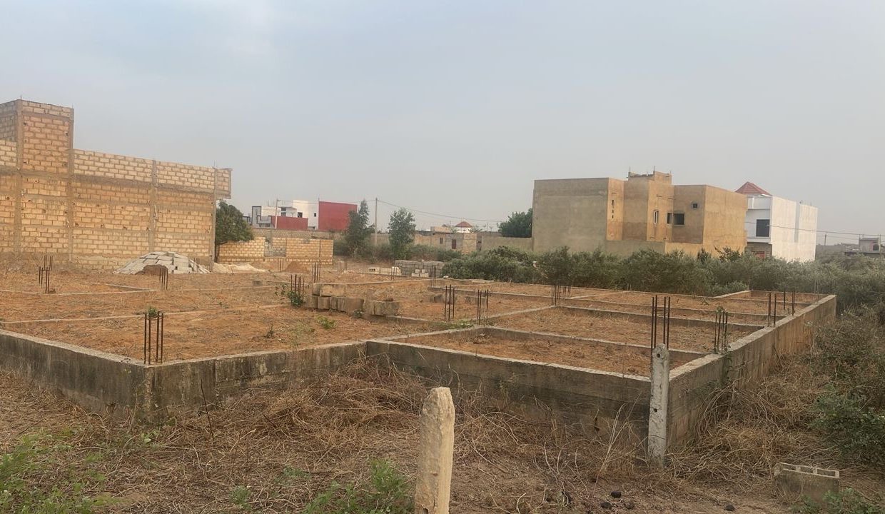 Terrain de 200m2 à malicounda 03