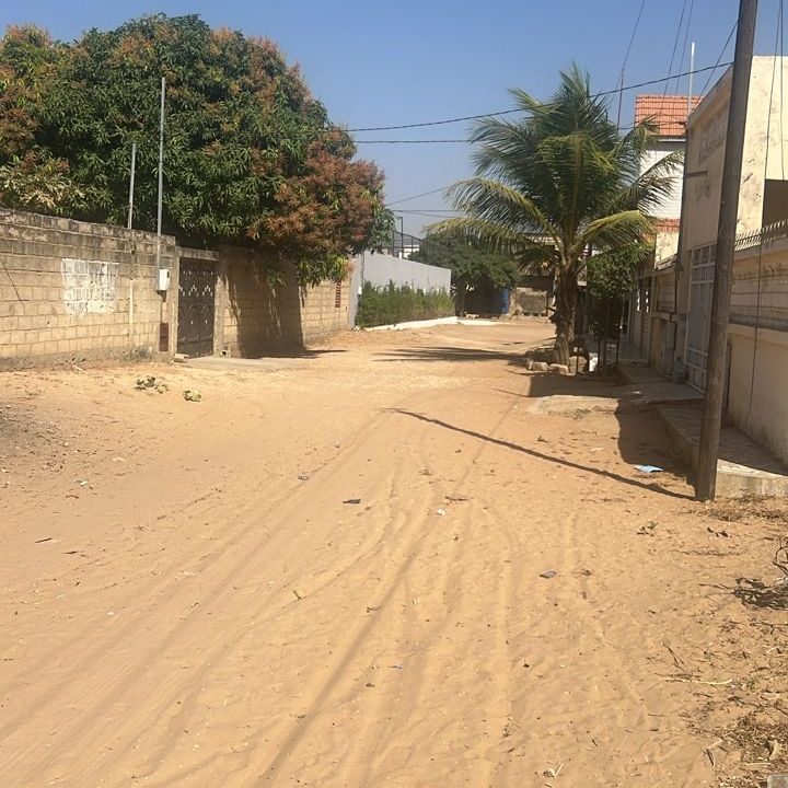 Terrain de 300m2 à Saly carr 02