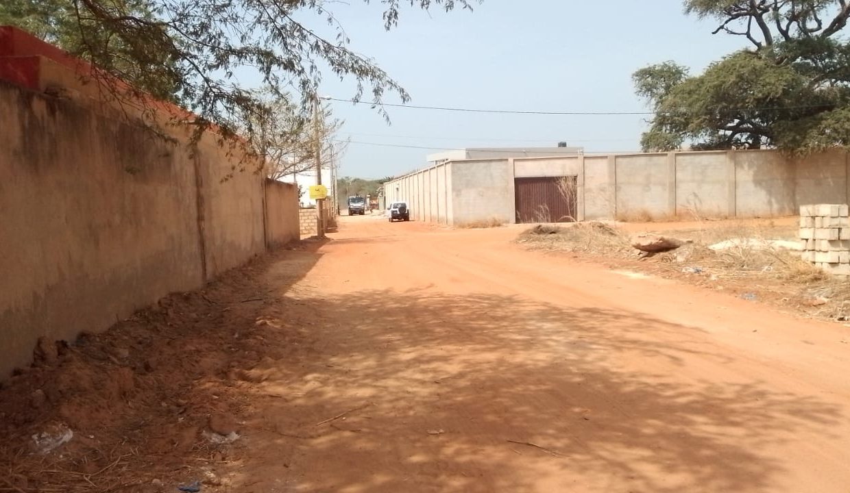 Terrains de 300m2 à nguérigne 05