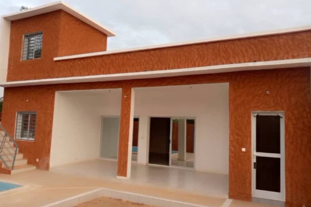 villa de 300m2 à nguérigne 01