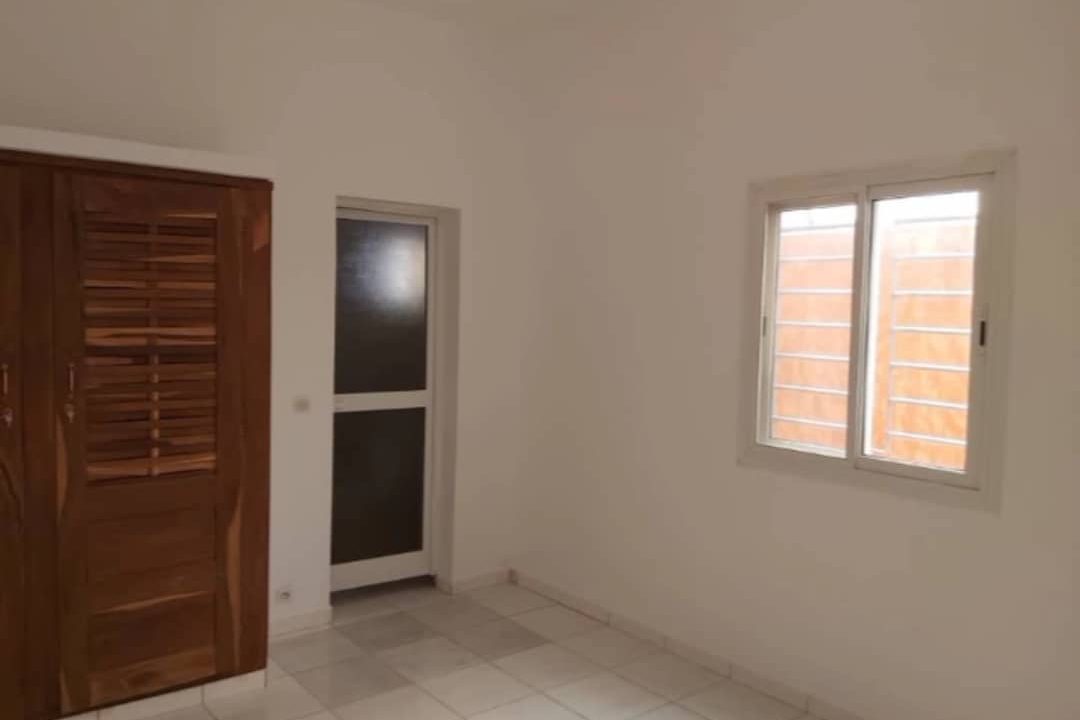 villa de 300m2 à nguérigne 11