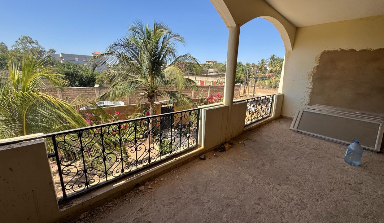 villa de 450m2 à mbour 02