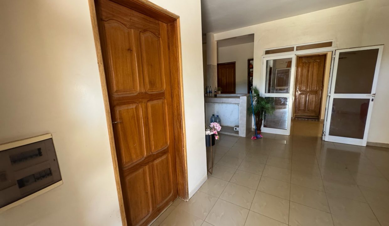 villa de 450m2 à mbour 03