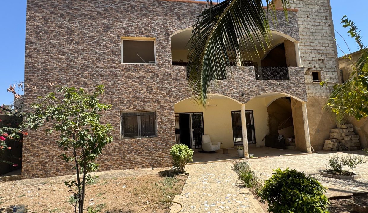 villa de 450m2 à mbour 06