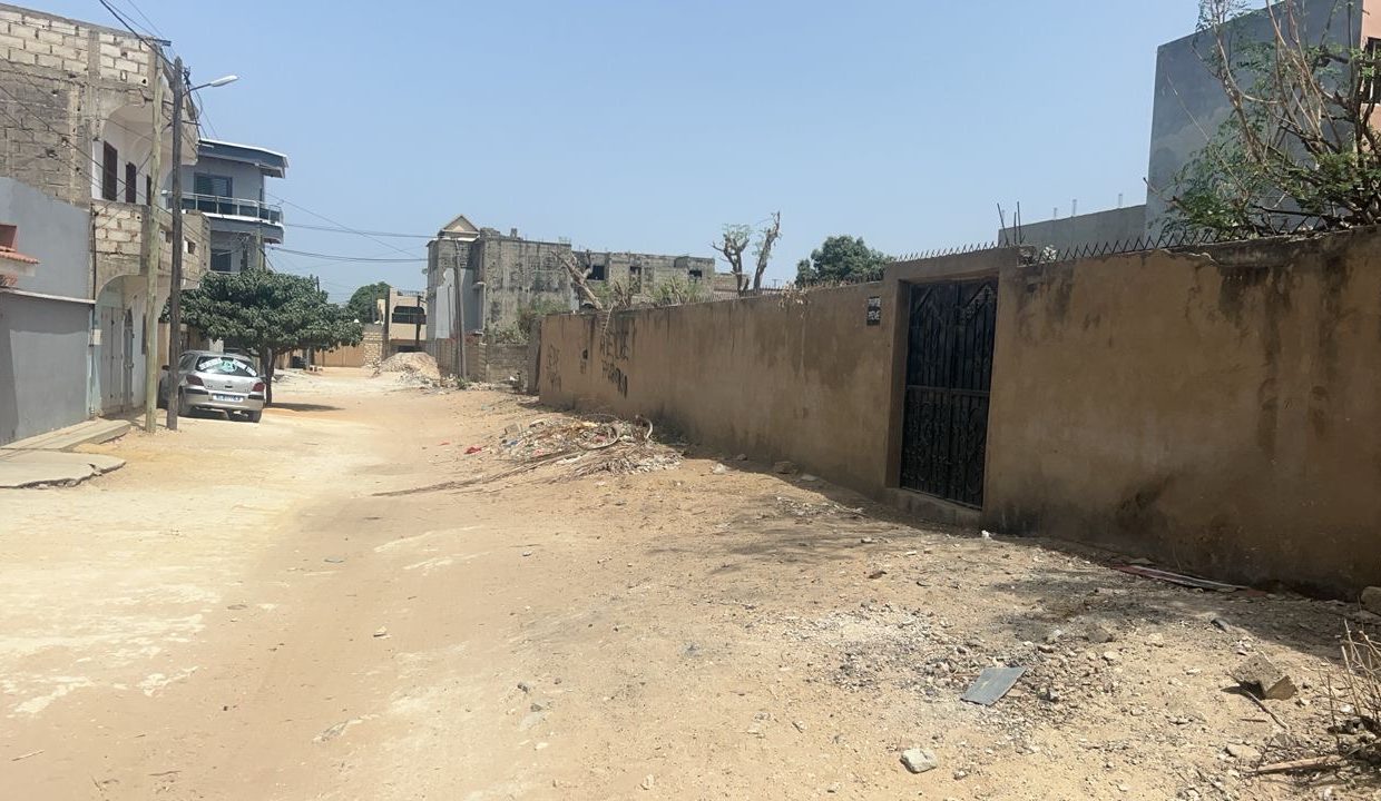 Terrain 700m2 à mbour 02