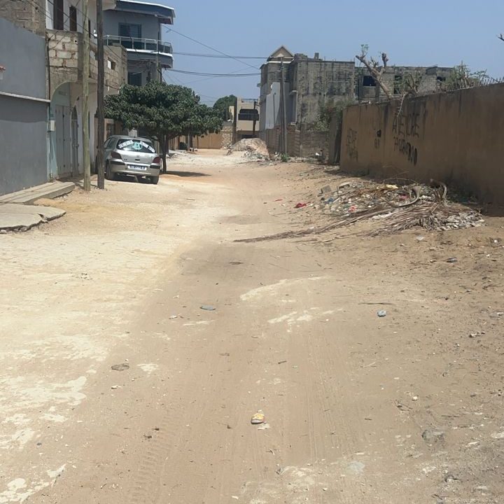 Terrain 700m2 à mbour 04