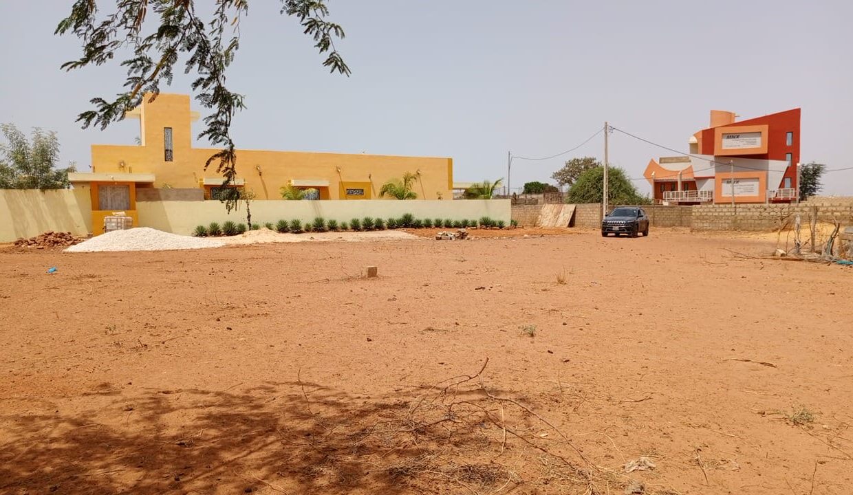 terrain 300m2 à Nguérigne 03