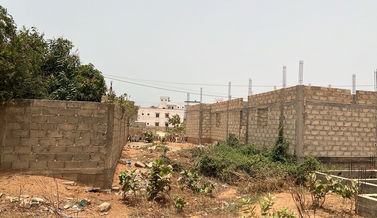 Terrain de 300m2 à yenne niangal 03