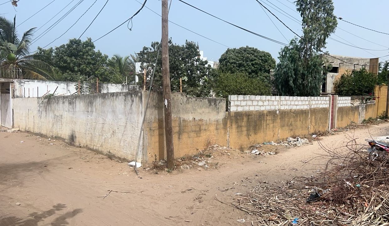 Terrain de 400m2 à Saly 02