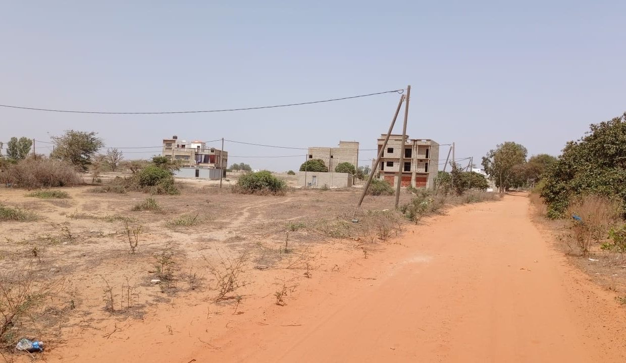 Terrains de 200m2 à Bambilor 05