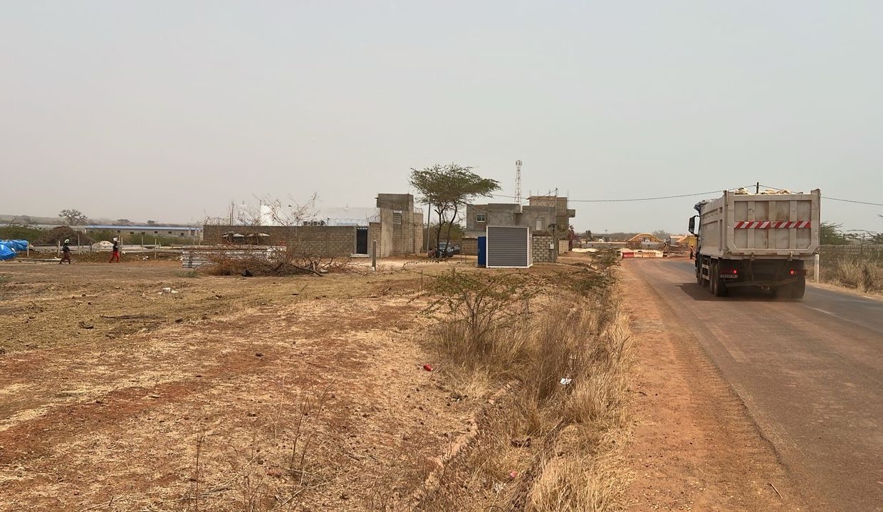 terrain de 200m2 à ndayane 02