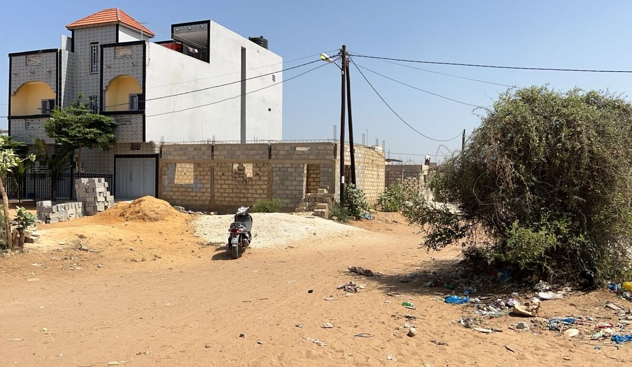 Terrain 150m2 à mbour 04