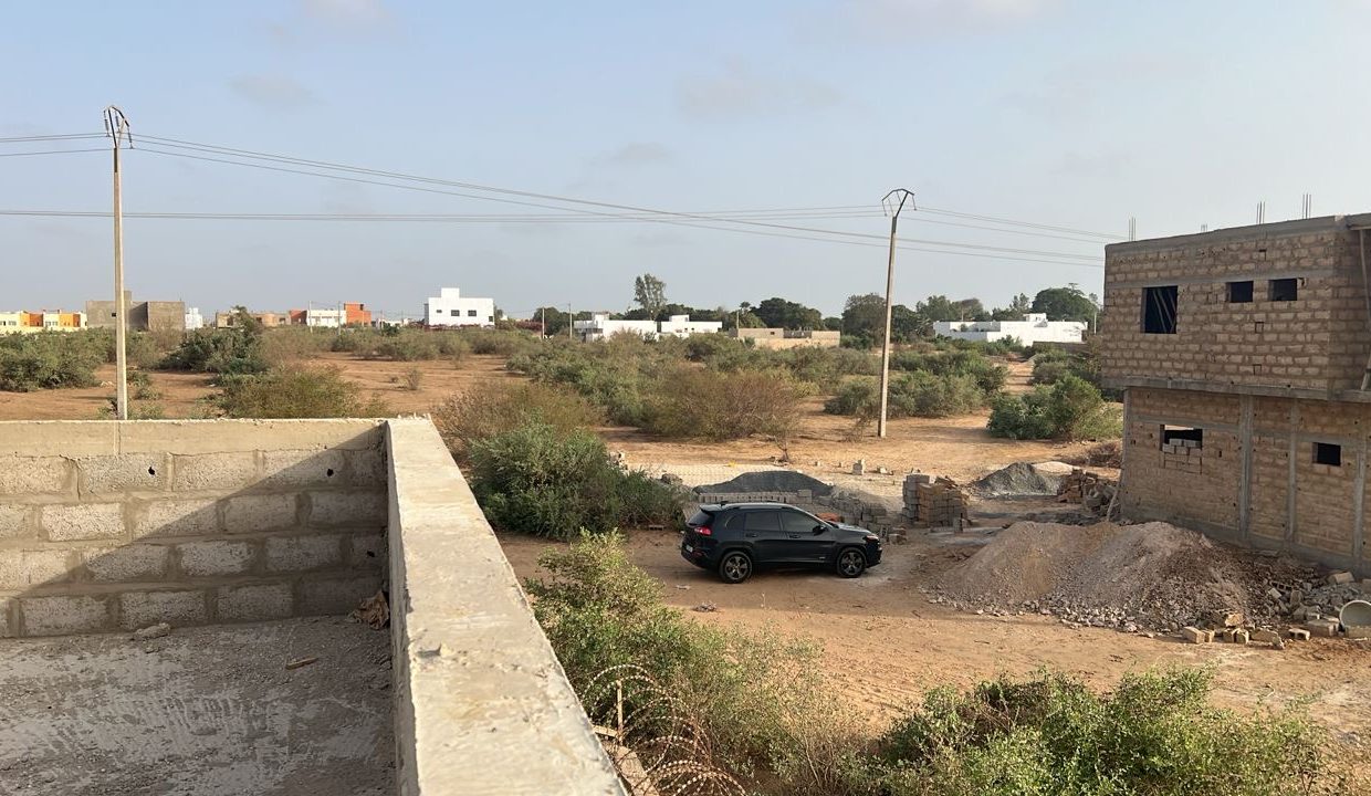 Terrain 300m2 à Malicounda 03