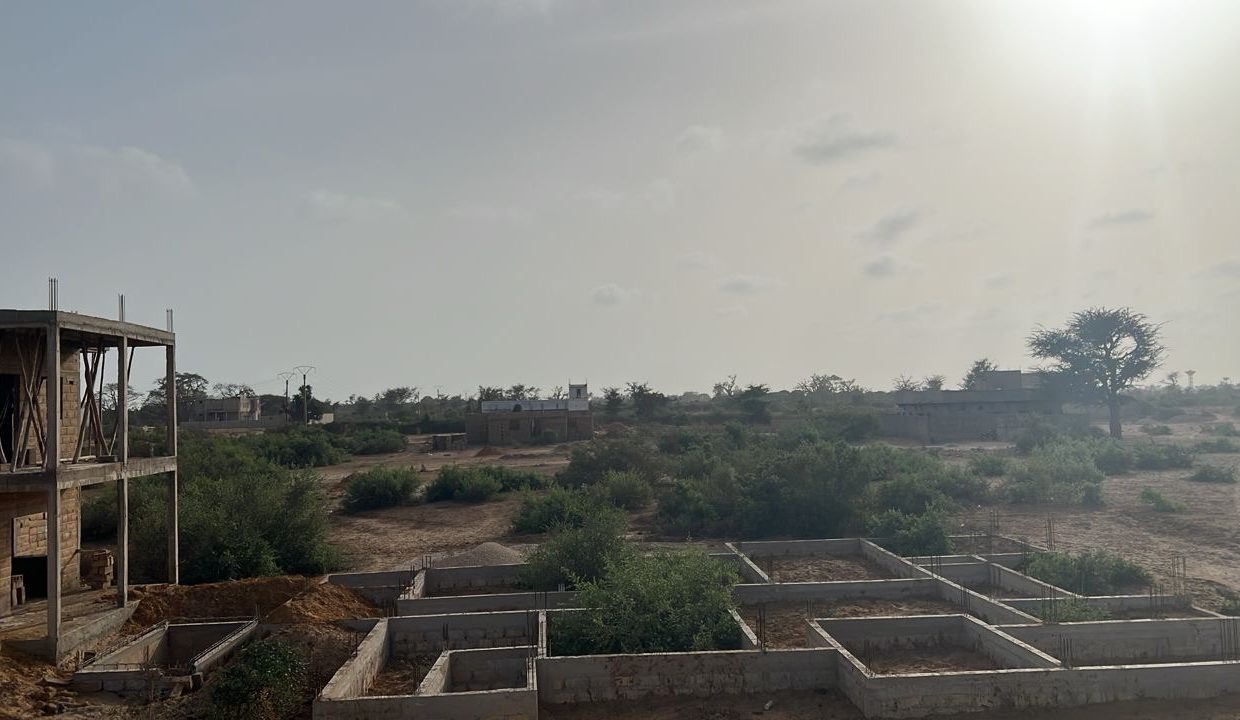 Terrain 300m2 à malicounda 04