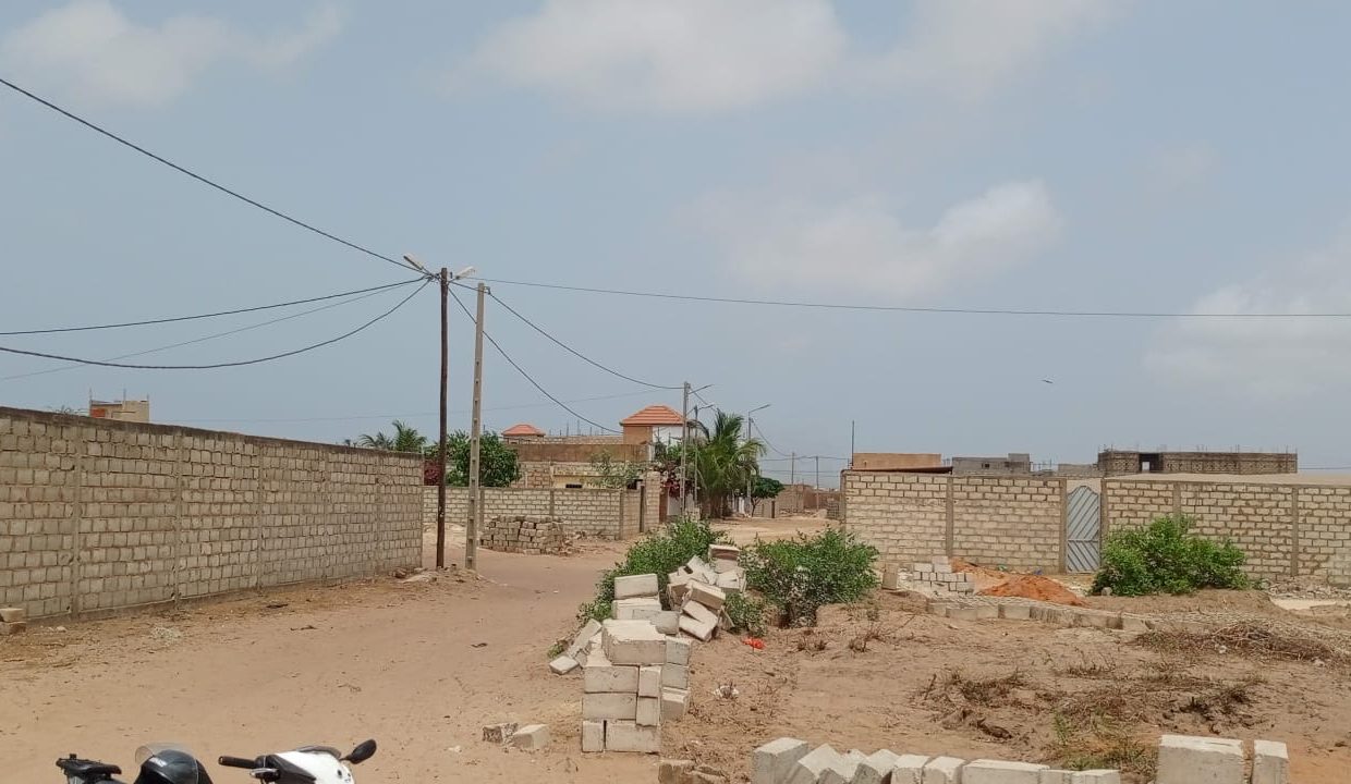 Terrain 330m2 à Malicounda 04