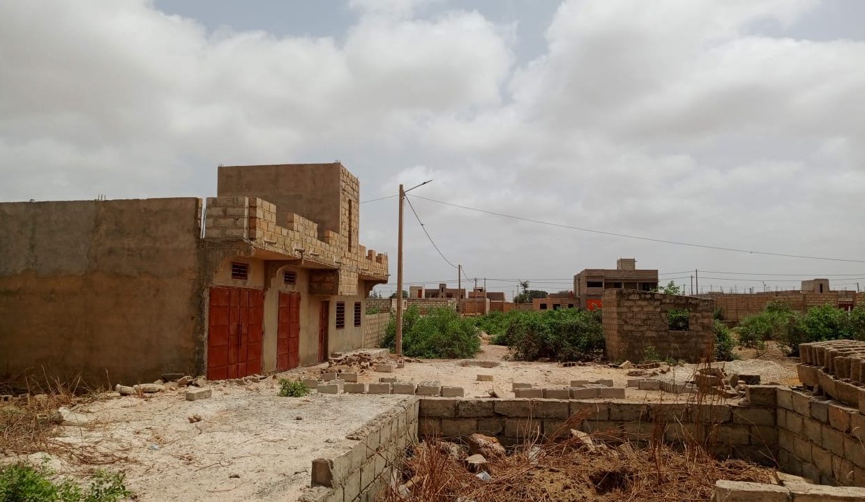 Terrain 330m2 à Malicounda 05