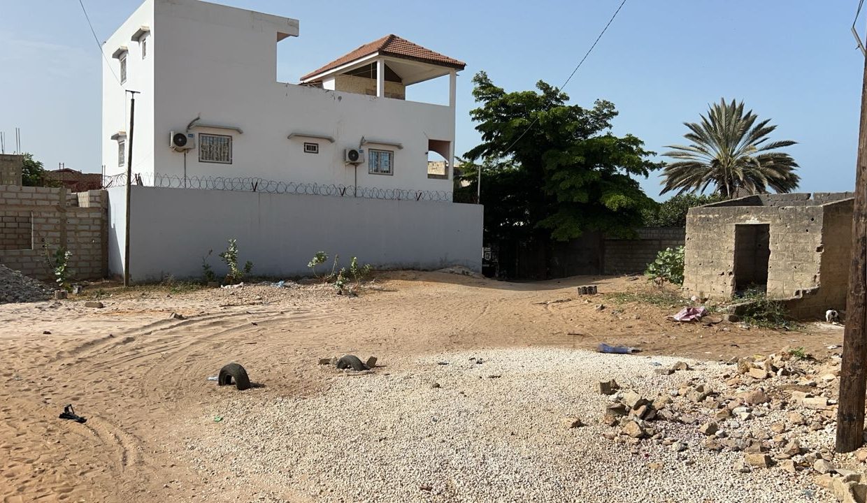 Terrain de 300m2 à Saly darou 02