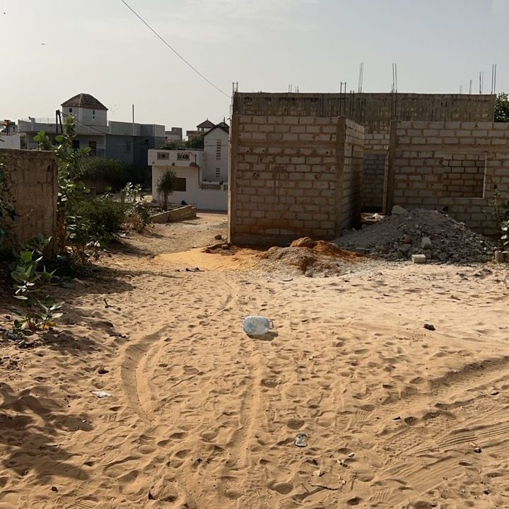 Terrain de 300m2 à Saly darou 04