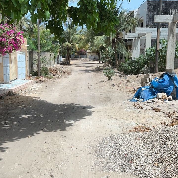 Terrain de 500m2 à Mbour 04
