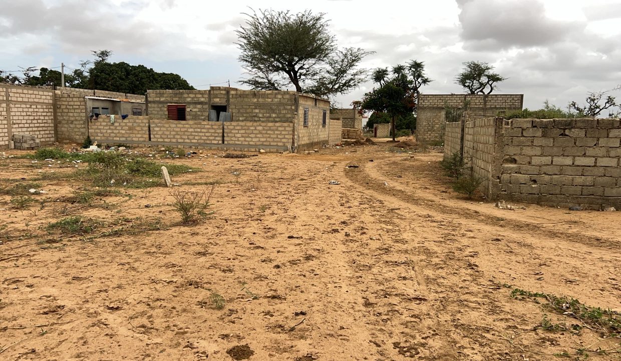 Terrain 450m2 à Saly joseph kr youngar 02