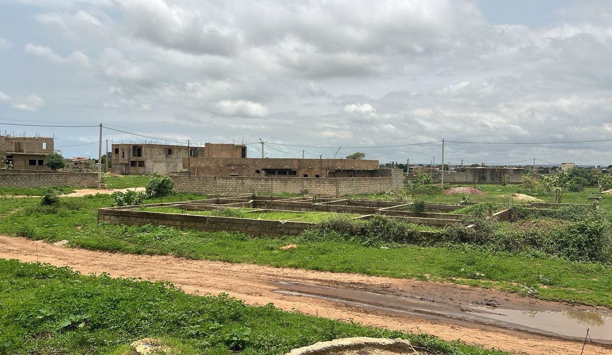 Terrain 500m2 à Nguekhokh 02