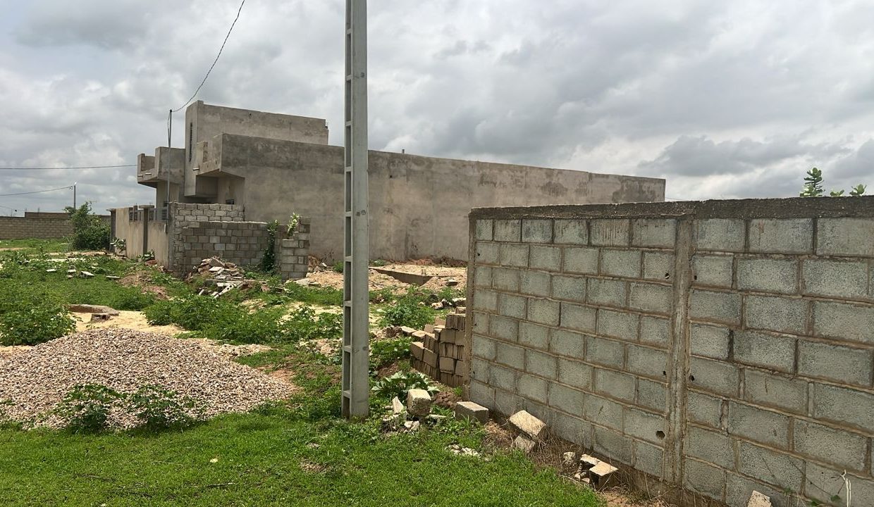 Terrain 500m2 à Nguekhokh 04