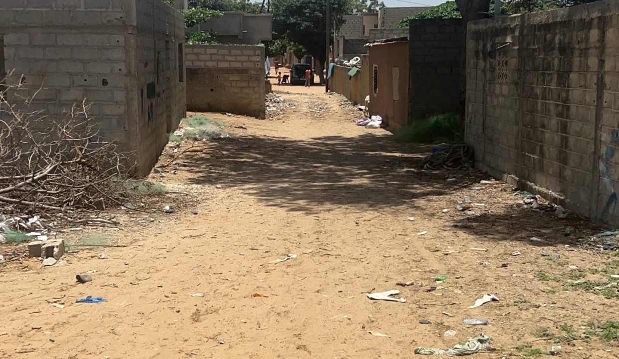Terrain de 750m2à mbour mbaling 04
