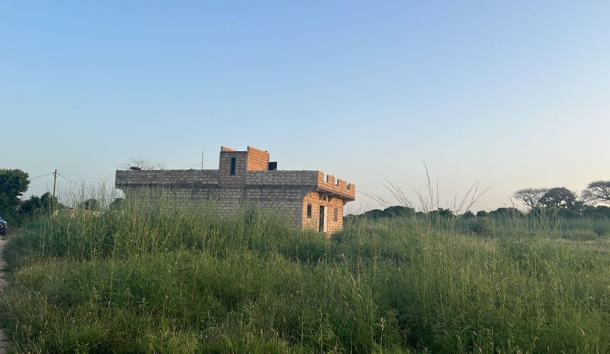 Terrain 600m2 à Malicounda 02