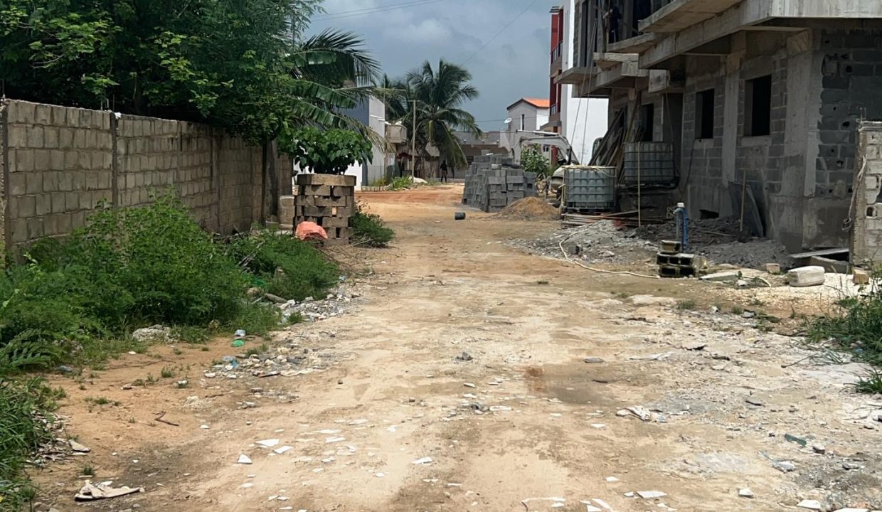 Terrain de 300m2 à Saly jo 02