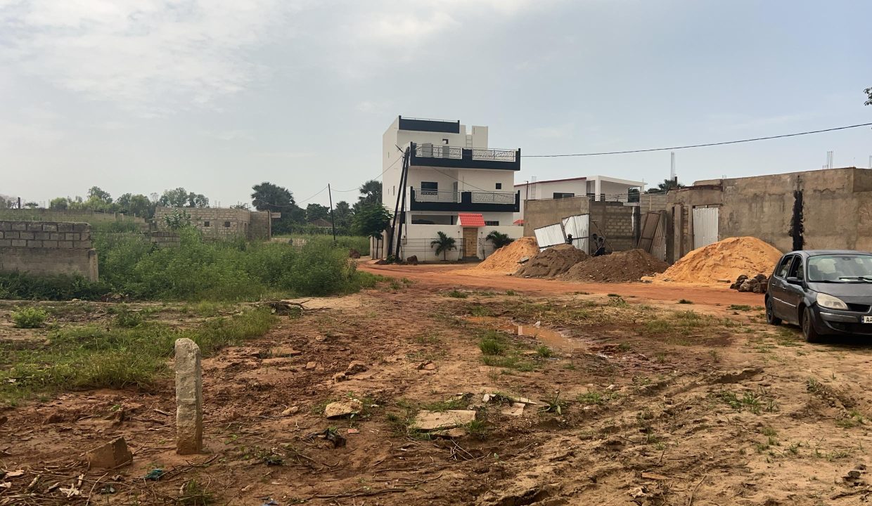 Terrains 300m2 à Saly 03