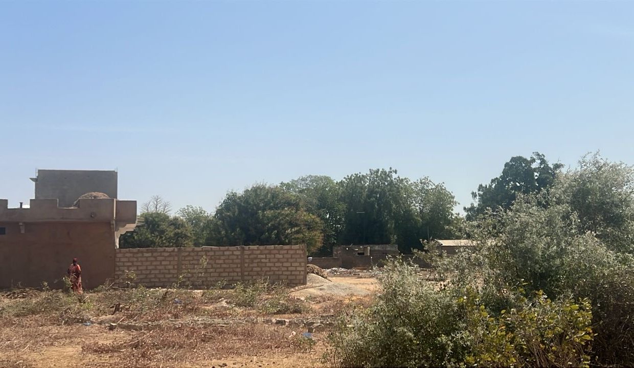 Terrain 400m2 à Malicounda 02