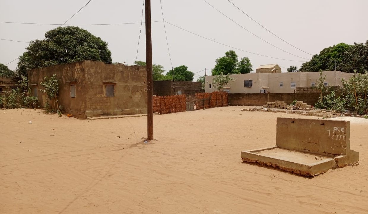 Terrain 1200m2 à Simal 04