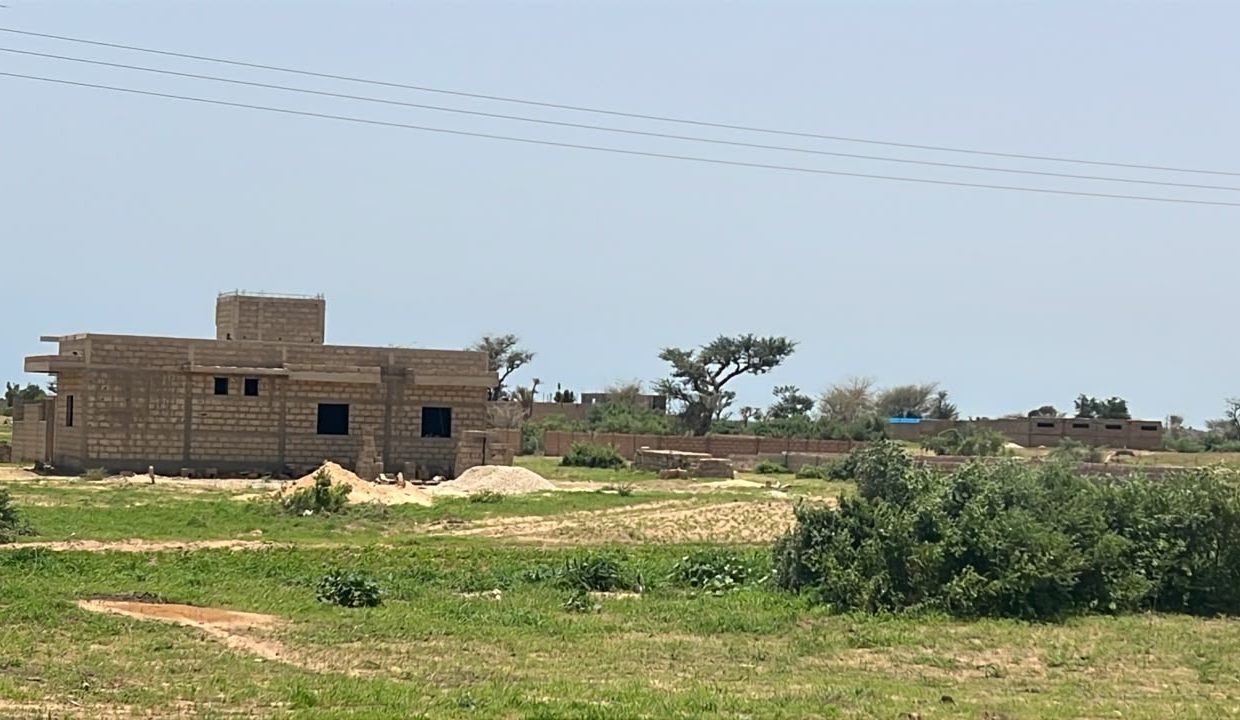 Terrain 300m2 à Malicounda 02