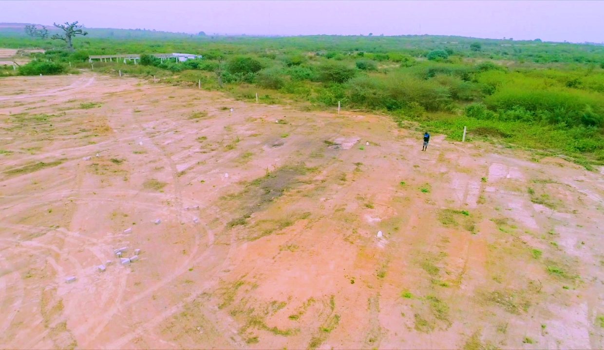 Terrain 600m2 à Yène 03