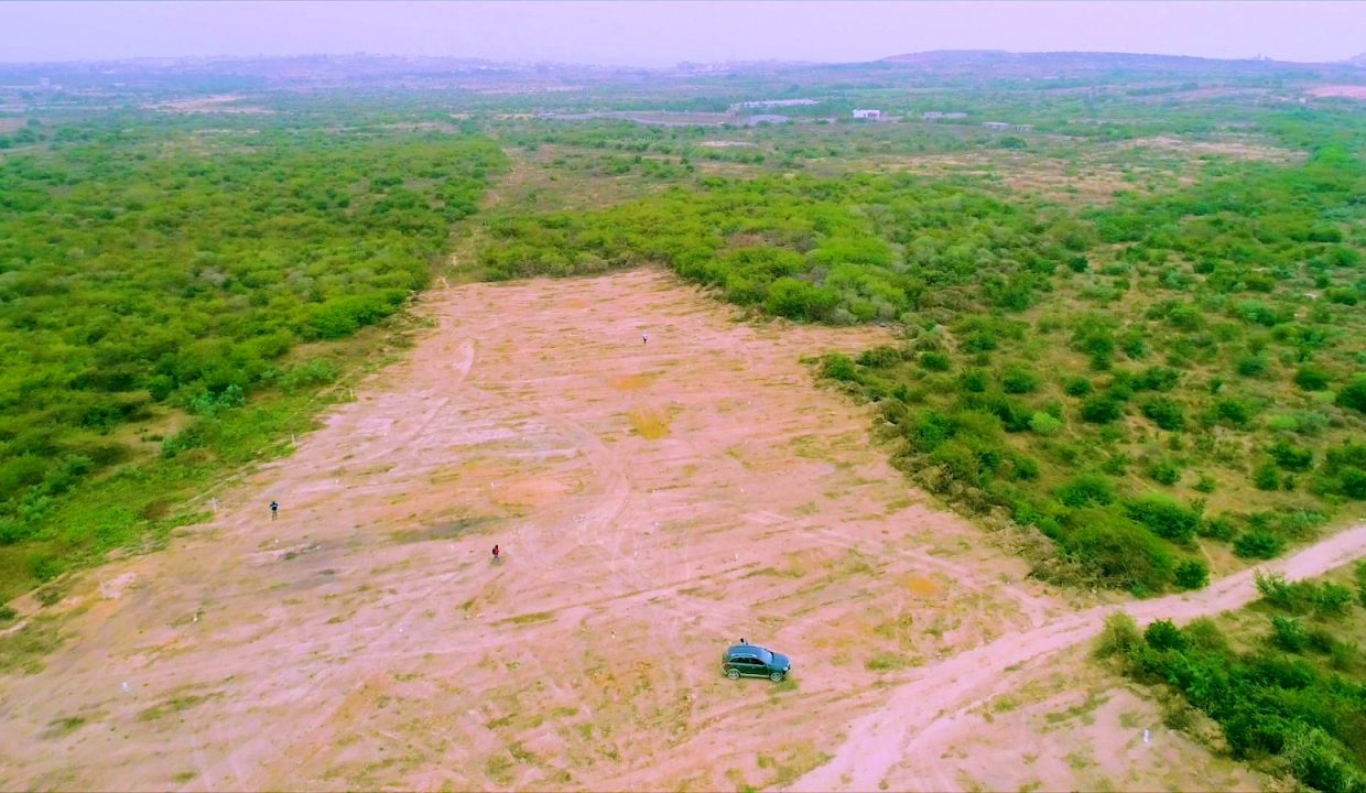 Terrain 600m2 à Yène 04