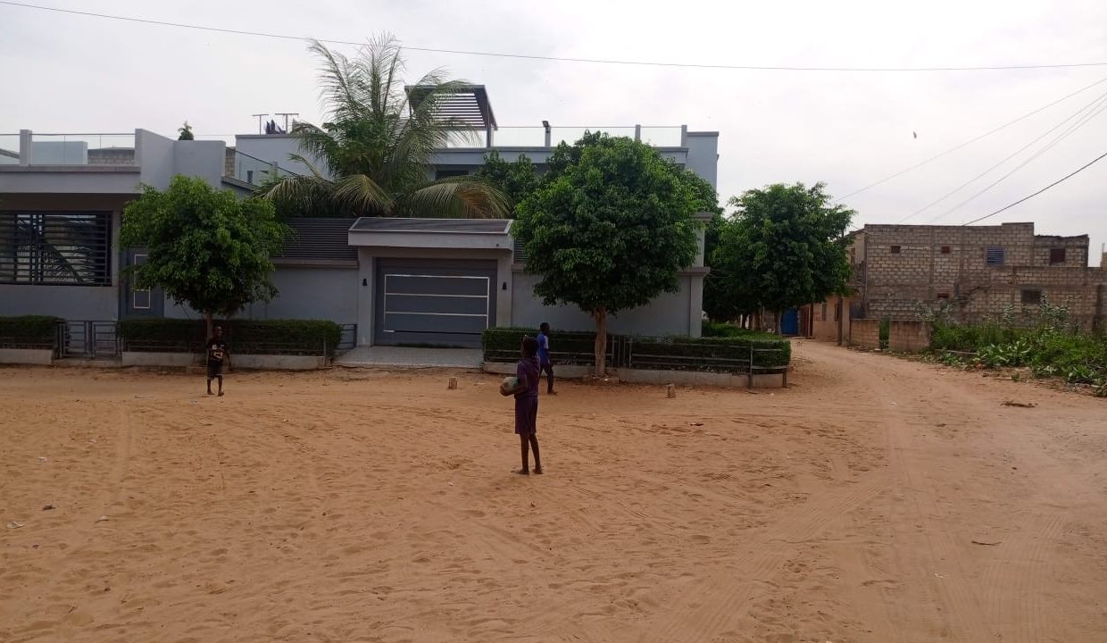 Terrain 200m2 à Saly sarou 03