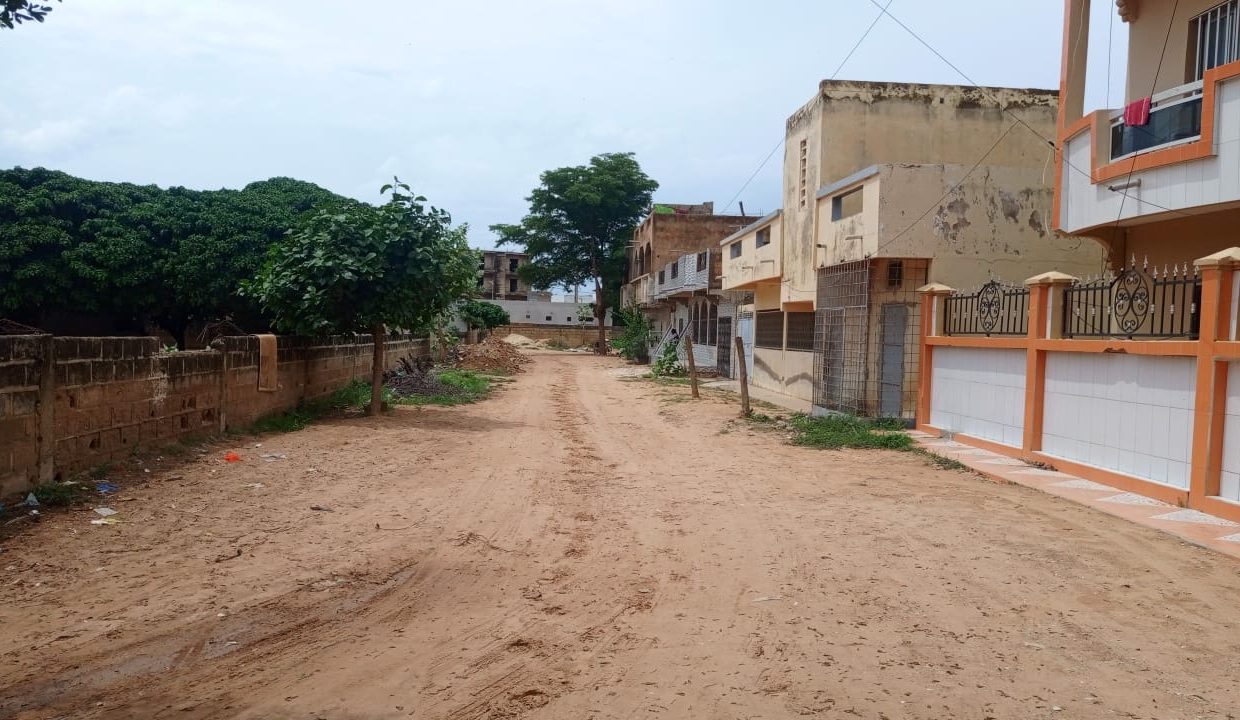 Terrain 300m2 à Gd mbour1 03