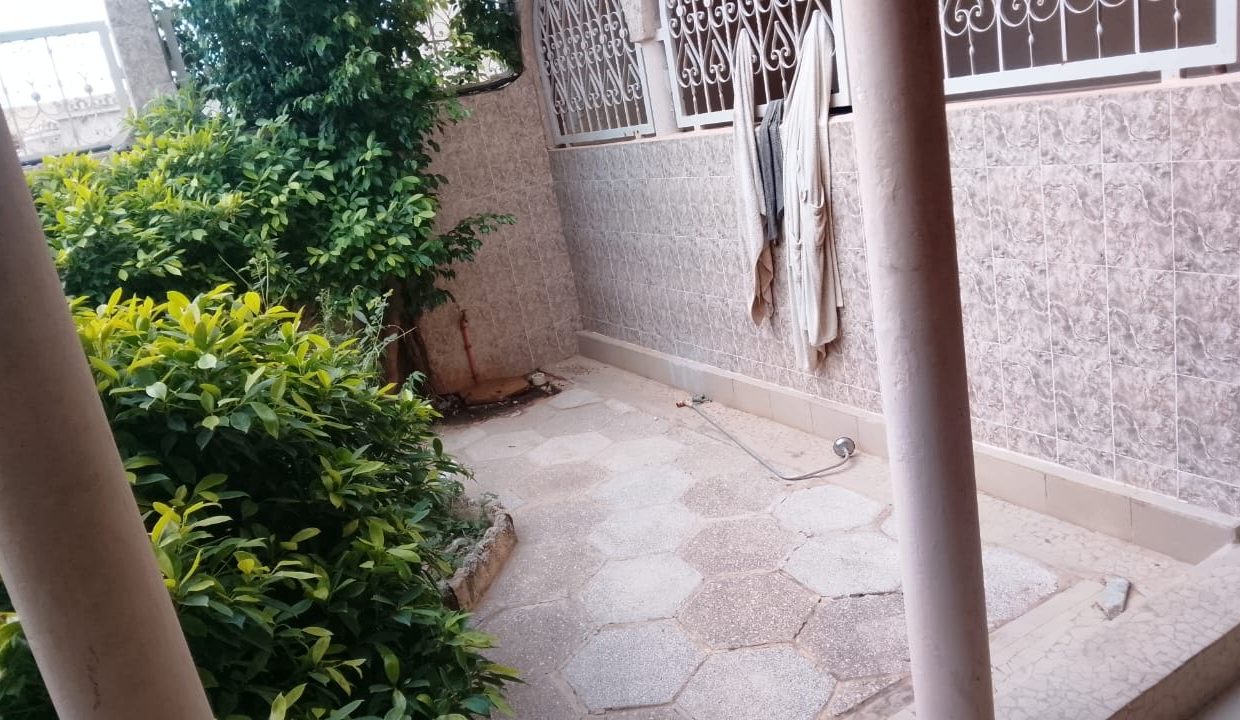 Terrain 300m2 à Saly 02